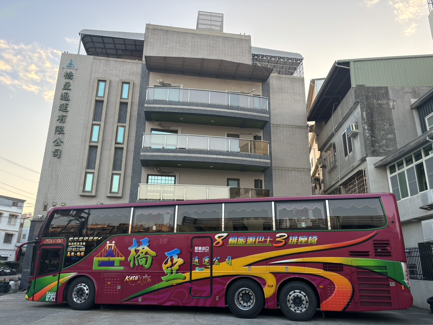 三排椅八輪遊覽車